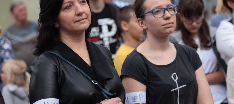 1 sierpnia 2016: mieszkańcy Bartoszyc oddają hołd uczestnikom Powstania Warszawskiego