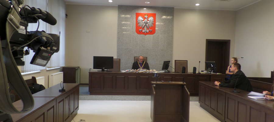 Sąd skazał oskarżonych na kary pozbawienia wolności w zawieszeniu i grzywny. Na zdjęciu sędzia Krzysztof Bieńkowski.