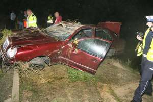 Wypadek w Olsztynie. 18-letni kierowca i 17-letnia pasażerka trafili do szpitala [ZDJĘCIA]