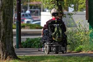 Elektryczny wózek inwalidzki? Możesz postarać się o dofinansowanie.