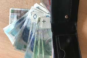Ełczanin przyniósł na komendę znaleziony portfel, w którym było ponad 800 zł