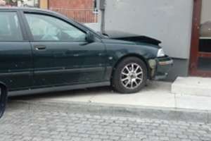 Volvo zatrzymało się na okrąglaku