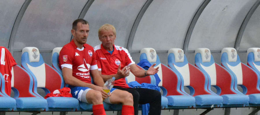 Piotr Kołc, grający trener Sokoła (z lewej), i Jarosław Kotas, dyrektor sportowy ostródzkiego klubu