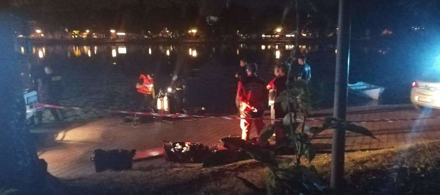 Strażacy wydobyli ciało mężczyzny z Jeziora Drwęckiego