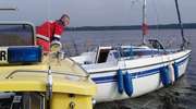 Tragedia na Jezioraku. Utonął 70-letni żeglarz, jego ciało znaleziono w trzcinowisku