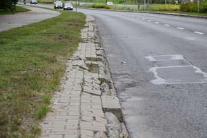 Zniszczone krawężniki w Olsztynie stanowią zagrożenie. Będzie remont?