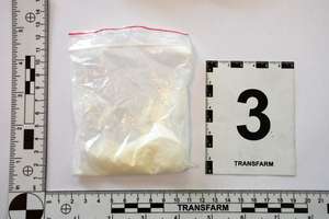 Uczeń z amfetaminą w kieszeni i marihuaną w plecaku
