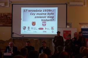 Konferencja w Bartoszycach w rocznicę radzieckiej agresji na Polskę