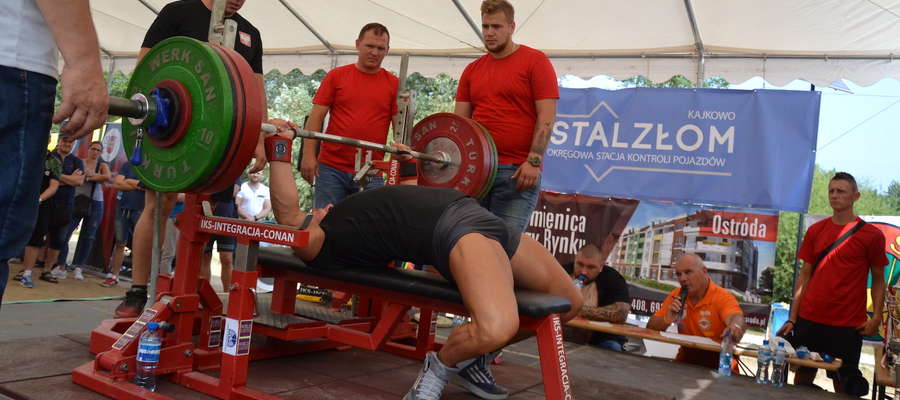 W rywalizacji siłaczy nad jeziorem Sajmino wystartowało ponad 50 zawodników