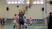Turniej koszykówki w Bezledach. Puchary pojechały do Olsztyna (mężczyźni) i Gdyni (kobiety)