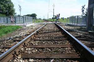 Przejazd kolejowy w Białej Piskiej zamkną dopiero za tydzień
