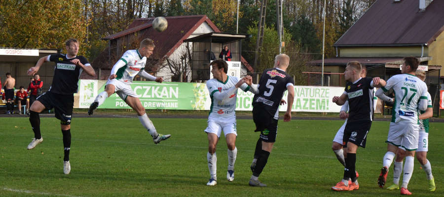 Piłkarze Kaczkana Huraganu odnieśli trzecie zwycięstwo na własnym stadionie, a drugie nad Sokołem