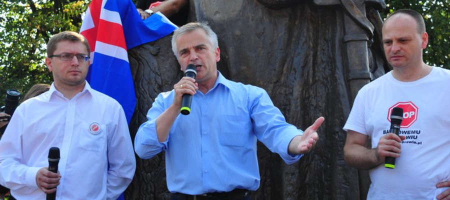 Manifestacja pod Belwederem przy pomniku Piłsudskiego