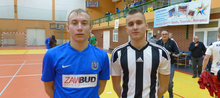 Bracia Mateusz (z lewej) i Szymon Jajkowscy walczyli w finale poprzedniego sezonu Iławskiej Ligi Futsalu w przeciwnych drużynach