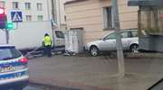 Zderzenie dwóch samochodów na skrzyżowaniu w Olsztynie. Dwie osoby przewiezione do szpitala [VIDEO]