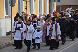 Procesja w Olecku w dniu Wszystkich Świętych  