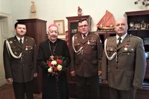 Oficerowie Wojska Polskiego złożyli urodzinowe życzenia abp. Piszczowi [ZDJĘCIA]