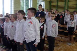 Narodowe Święto Niepodległości w szkole w Ostrowitem 