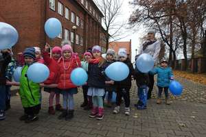 Niebieski marsz dzieci w Bisztynku
