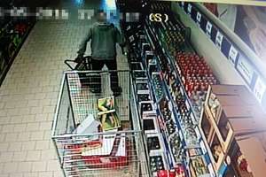 Poszukiwany za rozbój wpadł w Ostródzie na kradzieży alkoholu