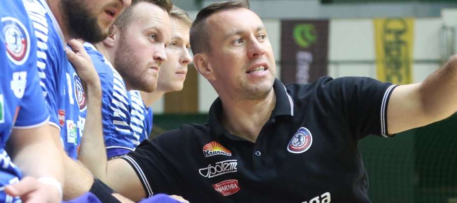 Podopiecznym trenera Jarosława Knopika (z prawej) nie wyszedł sparing w Płocku