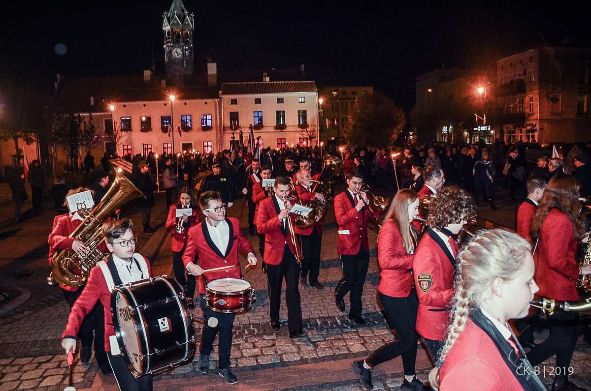 Miejska Orkiestra Dęta z Lubawy podczas Narodowego Święta Niepodległości w Barczewie 