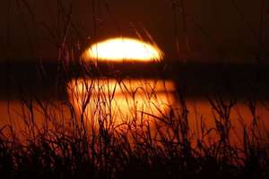 Zdjęcie Tygodnia: Zachód słońca nad jeziorem