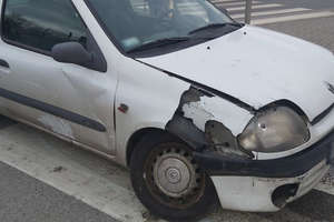 Zderzenie dwóch samochodów na skrzyżowaniu w Olsztynie. Jedna osoba ranna 