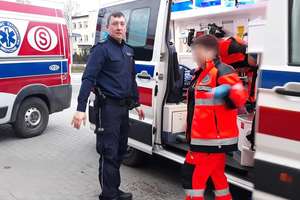 Dzielnicowy Krzysztof Szymański reanimował mężczyznę. Uratował mu życie