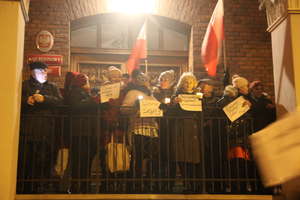 Grupa mieszkańców Bartoszyc protestowała pod sądem rejonowym