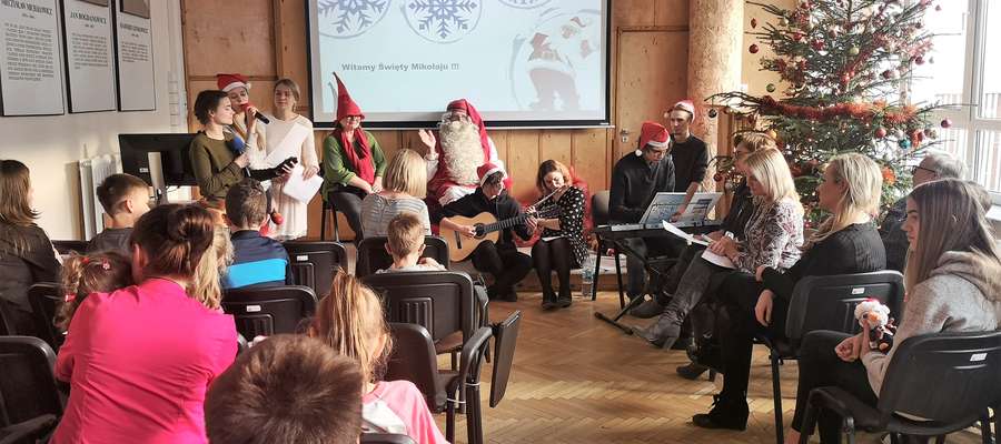 Święty Mikołaj odwiedził dzieci ze szpitala dziecięcego w Olsztynie