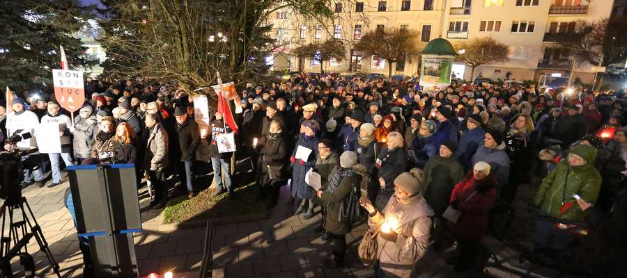 W polskich miastach odbywają się protesty przeciwko proponowanym przez PiS zmianom w sądownictwie