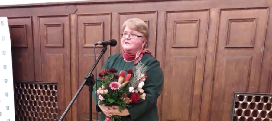 Pani prof. Irena Makarczyk przemawia w ratuszu po otrzymaniu Nagrody Prezydenta