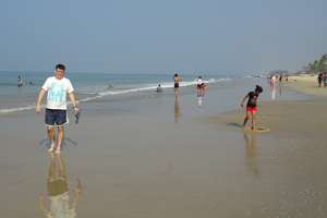 Andrzej Malinowski spaceruje po plaży nad Oceanem Indyjskim. Cz. 7