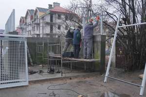 Rozpoczęła się budowa nowych śmietników w SM w Olecku