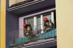 Pożar w mieszkaniu na OKM. Strażacy znaleźli zwłoki [OFICJALNE INFORMACJE]