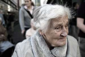 90-letnia kobieta oszukana na kilka tysięcy złotych