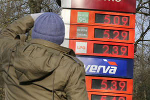 Wysokie ceny na stacjach paliw w Olsztynie. Płacimy dużo więcej niż w regionie