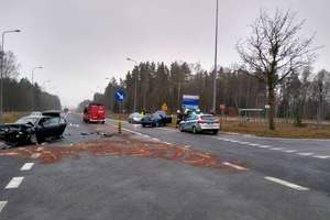 Wypadek na trasie Olsztyn - Dobre Miasto. Dwie osoby trafiły do szpitala