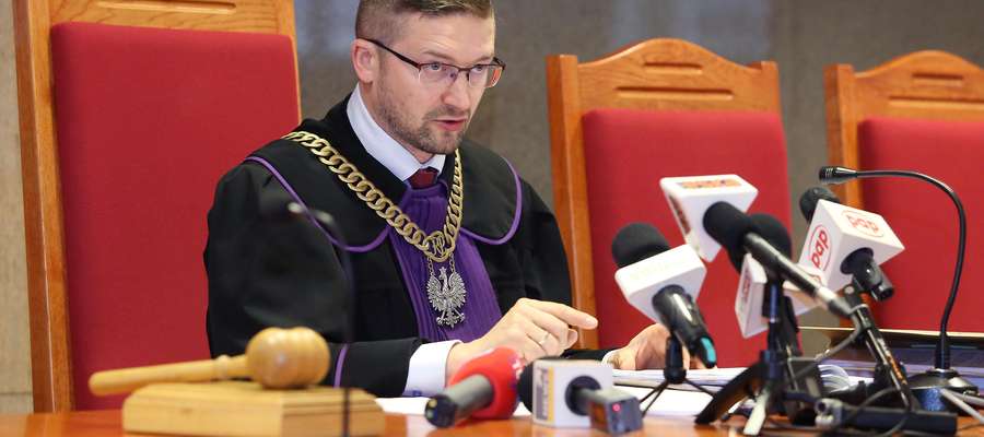 Spór o listy poparcia zaognił się po tym, jak sędzia Paweł Juszczyszyn w jednej z prowadzonych przez siebie spraw orzekł nakaz okazania przez Kancelarię Sejmu list poparcia KRS