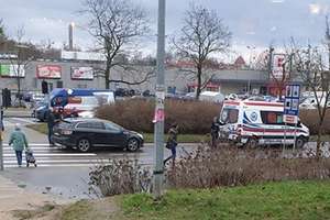 Potrącenie pieszego na pasach w Olsztynie. 53-latek trafił do szpitala