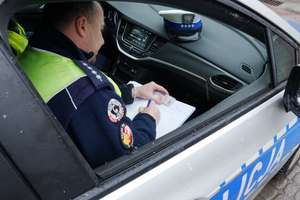 Po zgłoszeniu obywatelskim policjanci zatrzymali pijanego kierowcę