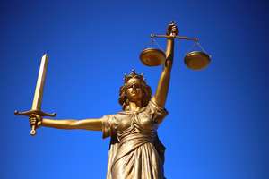 Czy filozofia prawa potrzebna jest prawnikowi? 