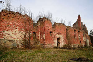 Ruiny kościoła w Ławkach [ZDJĘCIA]