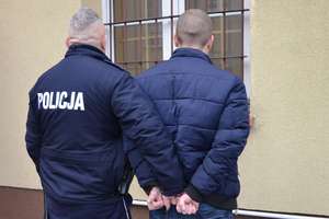 Groził nożem i żądał pieniędzy. Został zatrzymany przez policję