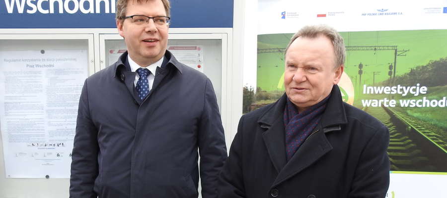 (Z lewej) wojewoda Artur Chojecki oraz prezes Ireneusz Merchel