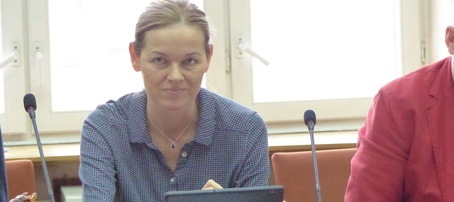 Katarzyna Dzik tuż przed zaprzysiężeniem na sesji rady miasta w Iławie