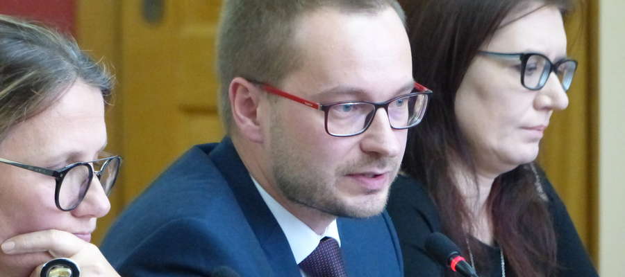 — Od początku deklarowałem, że będę umarzać podatki tylko w wyjątkowych sytuacjach, tak też stanowi nasze prawo – tłumaczy burmistrz Iławy Dawid Kopaczewski (na zdjęciu w środku)