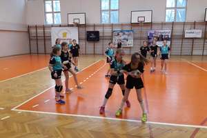 Dziewczęta MDK UKS Jedynka drugie w turnieju piłki ręcznej w Koszalinie