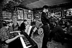 Jazzowe jam session i debiut w Klubie Krypta